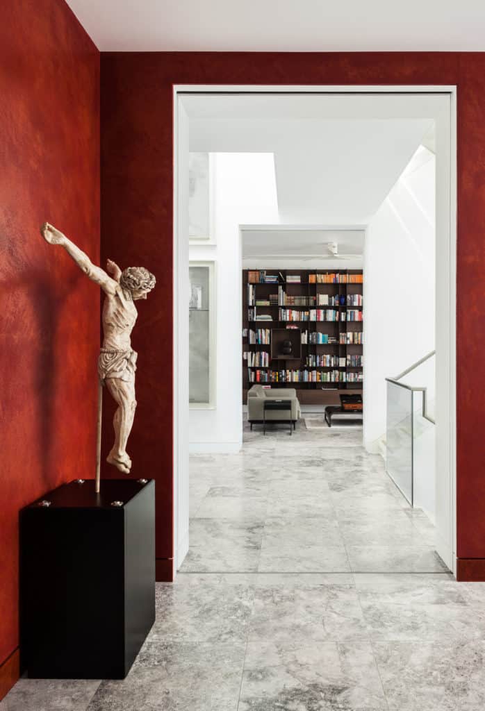 Red artisanal polished plaster wall in London mansion